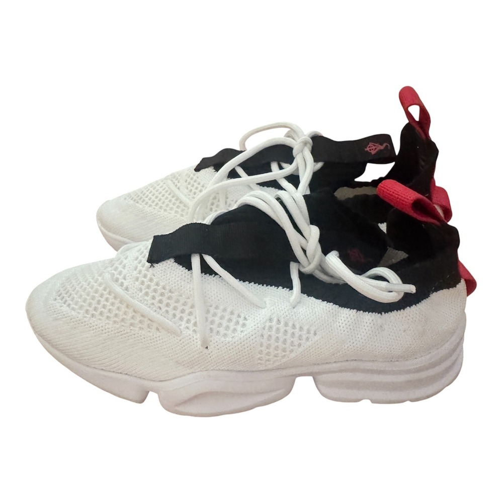 SIA Collective CV 0.02 (NWOT)Women's White Knit Sock Sneakers Chunky Sole-Size 7
